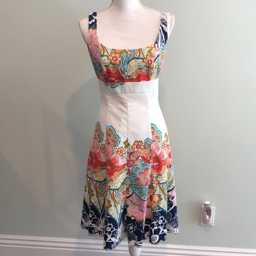 Nine west size 8 women’s short sleeve summer dress very colorful. Fully lined